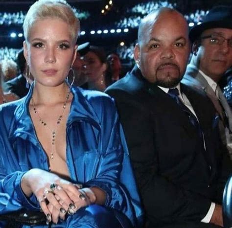 halsey with her parents